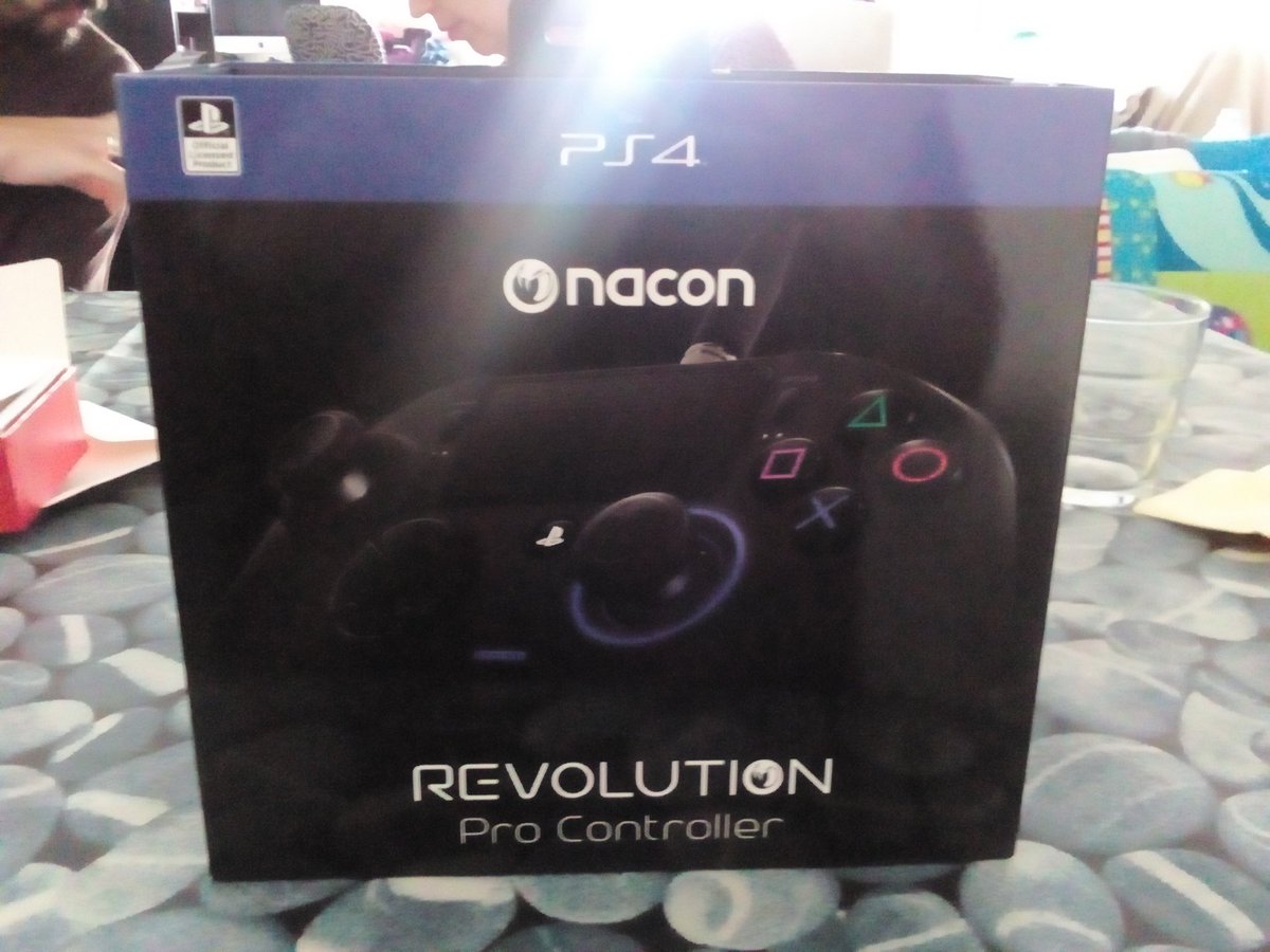 SrLobbo74's tweet photo. Por fin, después de mucho buscar al final me lleve el ultimo #NaconRevolutionPro de @VideojuegosGAME #Hortaleza @NacongamingES https://t.co/URbXt4qhDt