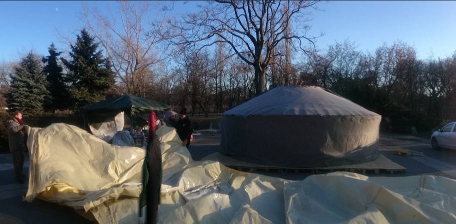 ligetvedok's tweet photo. Megérkezett a #Városliget-be az adományokból vásárolt jurta, a #ligetprojekt elleni tiltakozás új közösségi tere! Köszönjük a segítséget! https://t.co/l1mehcOqEu