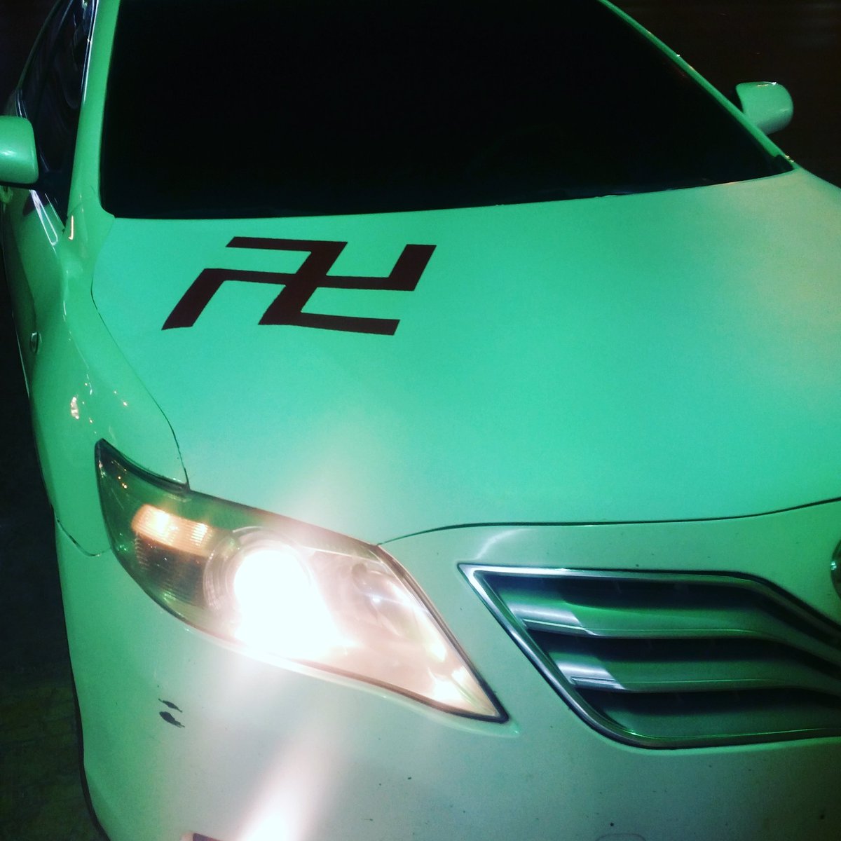 تجليد وكاله مع استيكرات