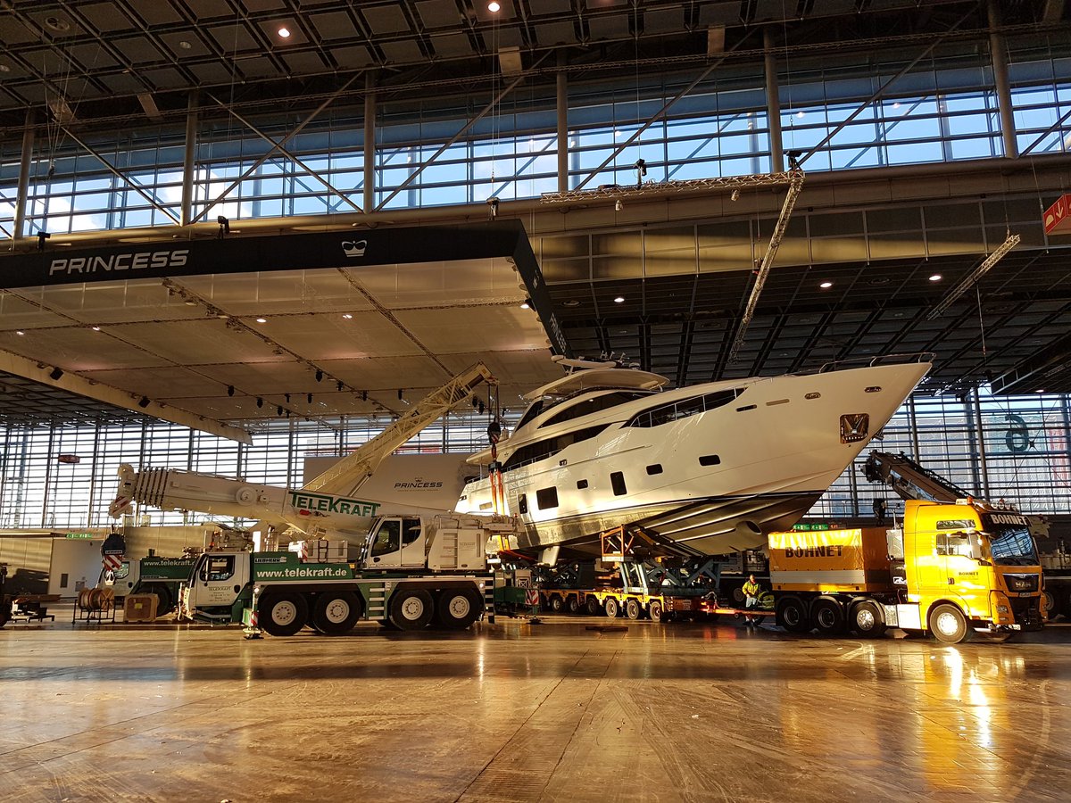 nonstopboot's tweet photo. Die Princess 30M steht schon auf ihrer Position und wartet auf dich! #boot2017 #princess #grosseyachten #wassersport #bootduesseldorf https://t.co/IxUcxaLusT