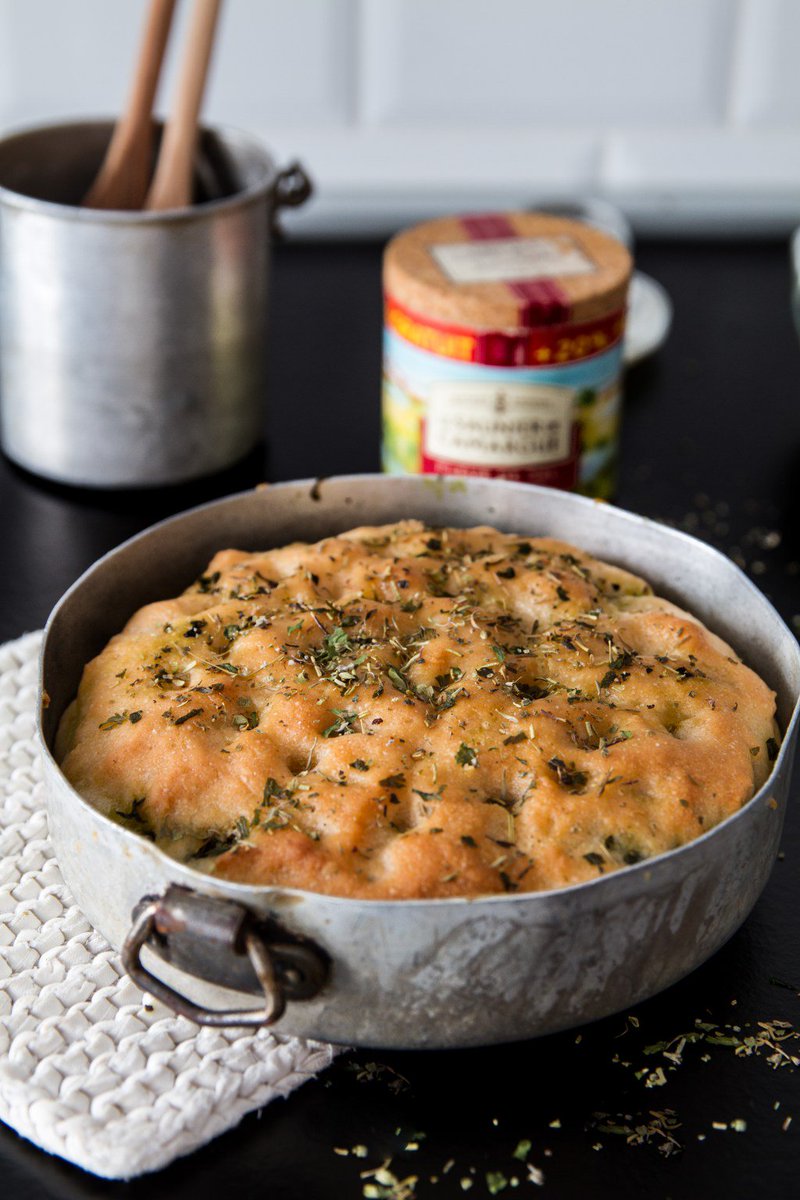 Focaccia! ilricettariodianna.com/2017/01/focacc…