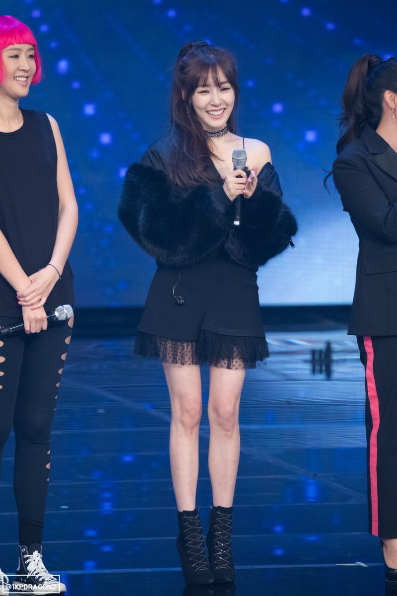 [PIC][24-12-2016]Tiffany tham dự và biểu diễn tại “2016 KBS Entertainment Awards” vào hôm nay - Page 3 C1kNCzlVQAEcO4p