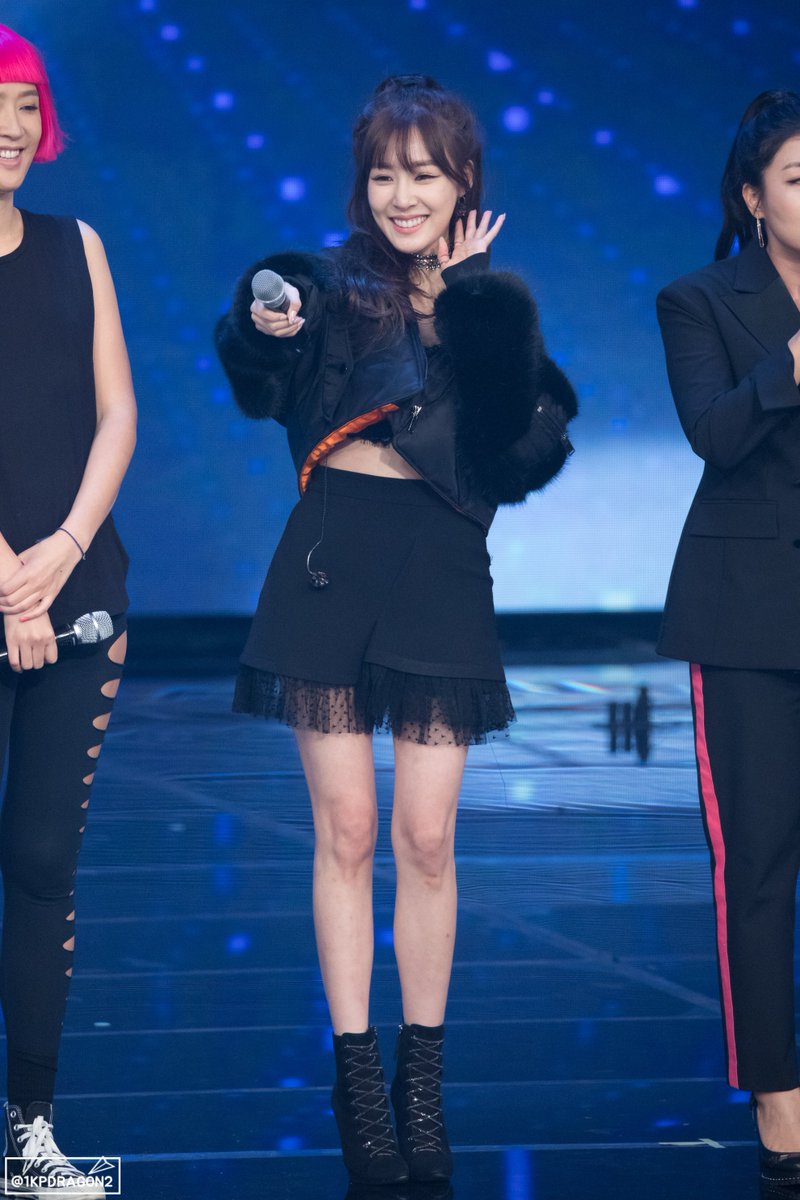 [PIC][24-12-2016]Tiffany tham dự và biểu diễn tại “2016 KBS Entertainment Awards” vào hôm nay - Page 3 C1kNFQvUAAAZerl