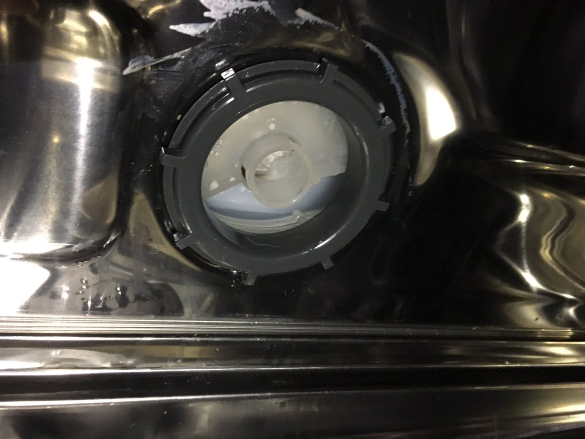 bartjaminon's tweet photo. @IKEAHelpt skinande vw droogt slecht. wilde zojuist de water hardheid instellen maar volgens mij ontbreekt er iets https://t.co/o6mklMy6ce