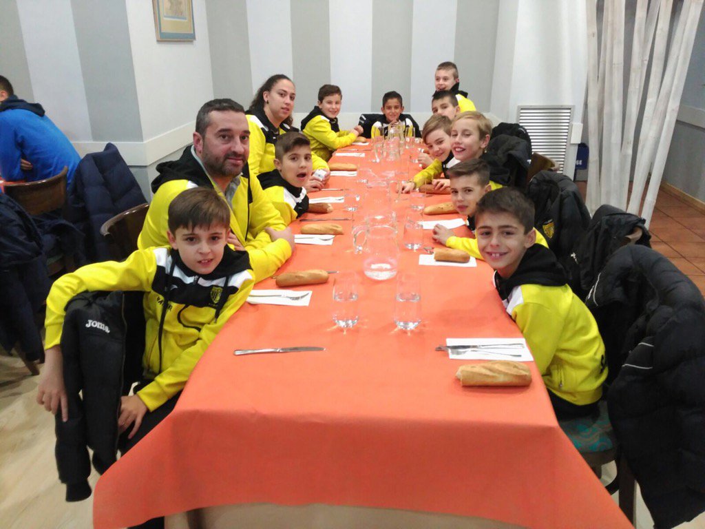 viIr_8's tweet photo. Preparados para comer!!! En tan solo 3 horas comienza el torneo para el Sanjua# trescantoscup#sanjuanillobenA https://t.co/A8jf9PWrLk