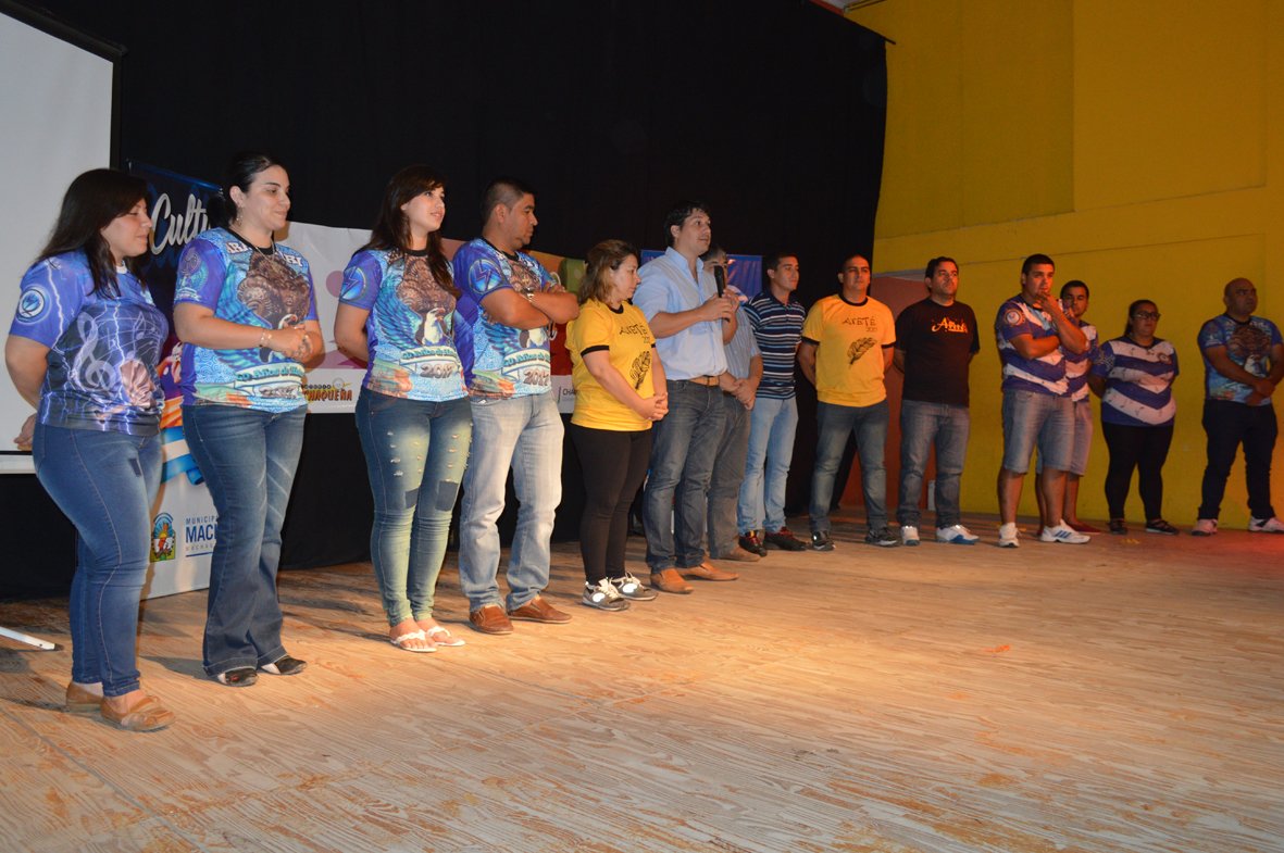 PrensaMachagai's tweet photo. Lanzamiento oficial de los #Carnavales_Machagai_2017.
Los días 27y28 de enero; 3,4,10 y 11 de febrero.
#NoTePodesPerder. https://t.co/rdDlOUmJBE