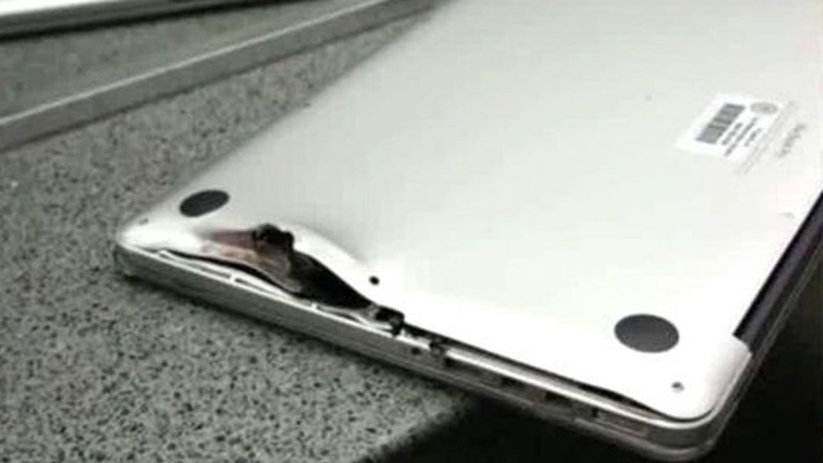 Man claims his Apple MacBook Pro saved his life during airport shooting bit.ly/2iNuGWm https://t.co/HXH7gjj9R9