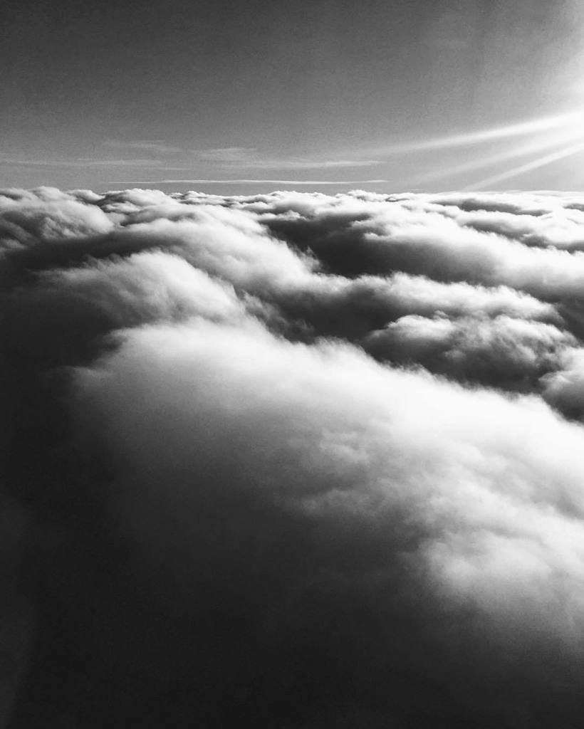 mprsn's tweet photo. Cloud mountains above Christchurch #NewZealand #HomewardBound https://t.co/VaYw5YNeDT