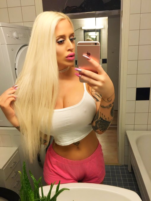 I love bimbo outfits?? https://t.co/AoBgmtN6Hw