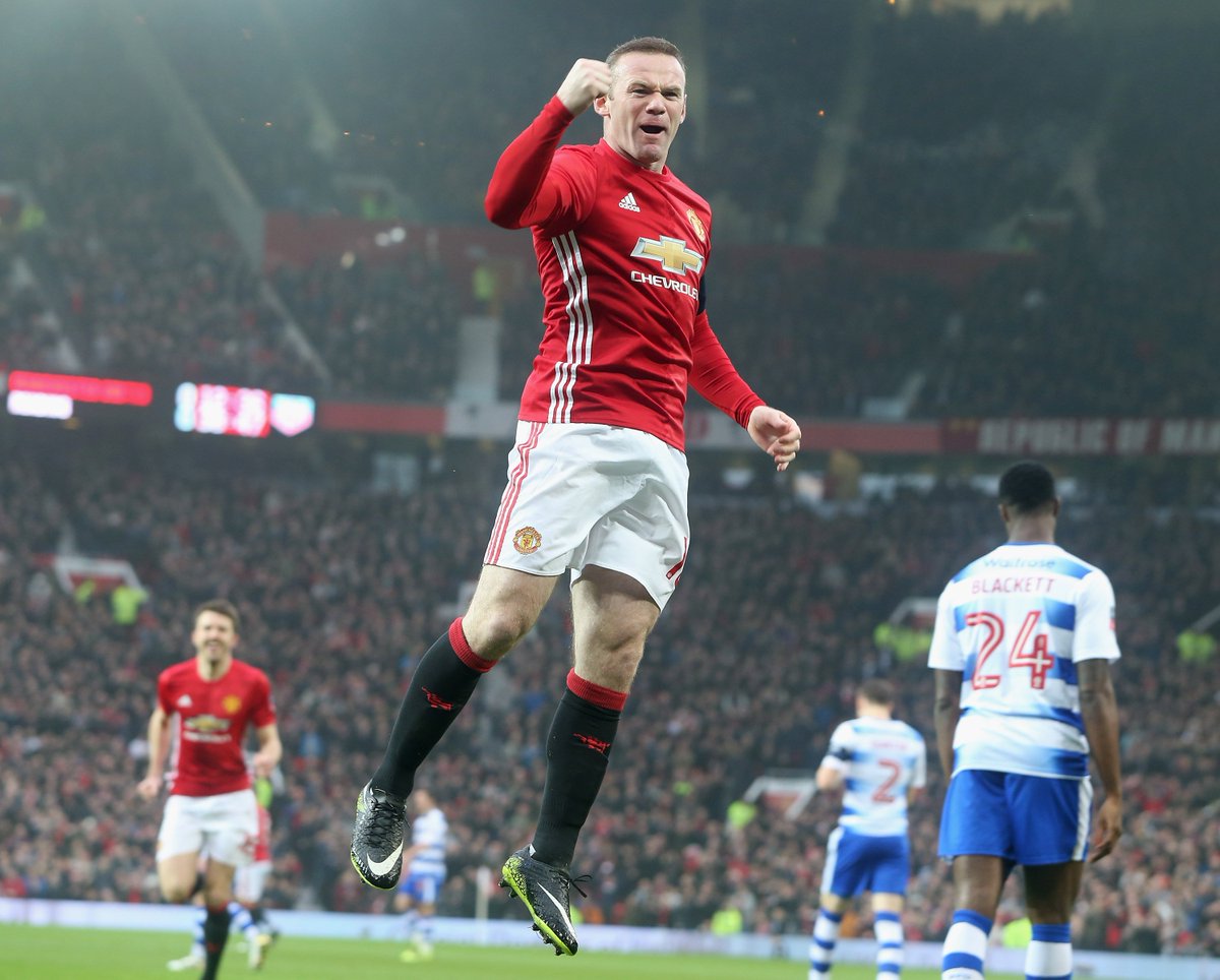 HALF TIME: Man United 2-0 Reading
Can Rooney score his 250th for the club in 2nd half?
#MNUREA #FACup
Watch LIVE: espn.in/watch/