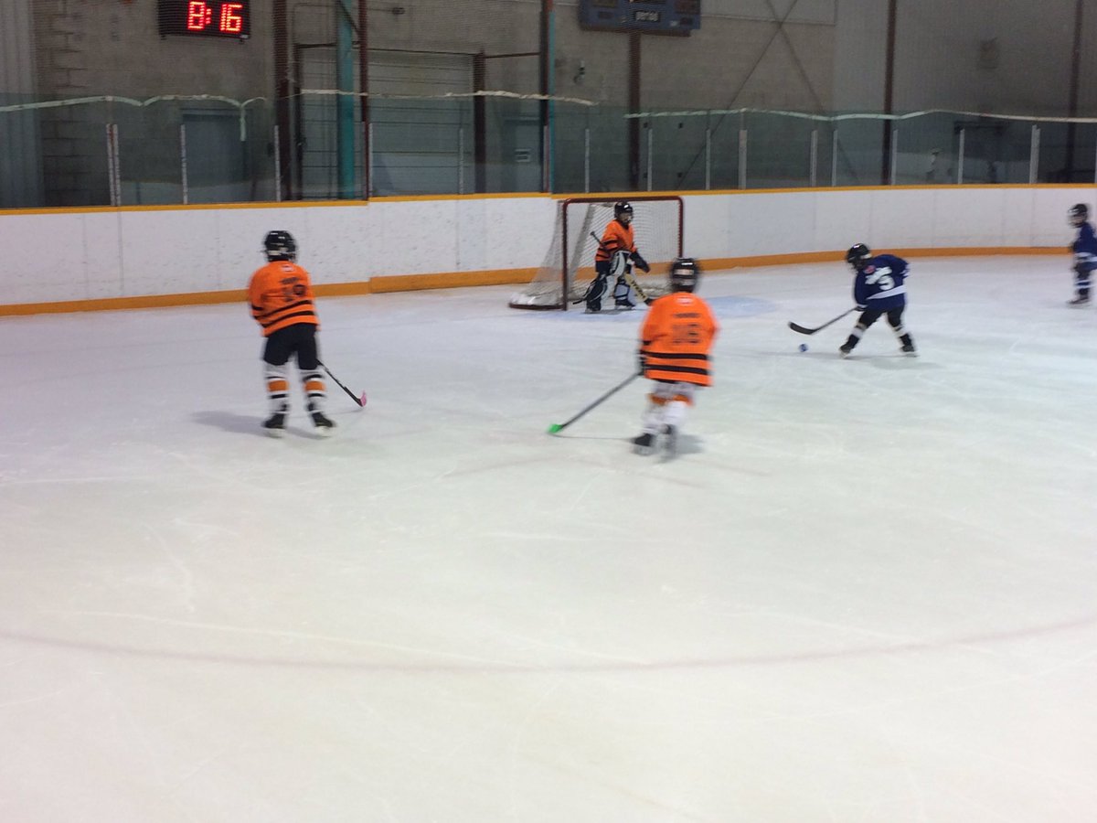 KMHA_Kinucks's tweet photo. Enjoying an early morning at the Ross Young Memorial Tourney with these future stars. #tykes #kinucks https://t.co/urXEtJUmyx