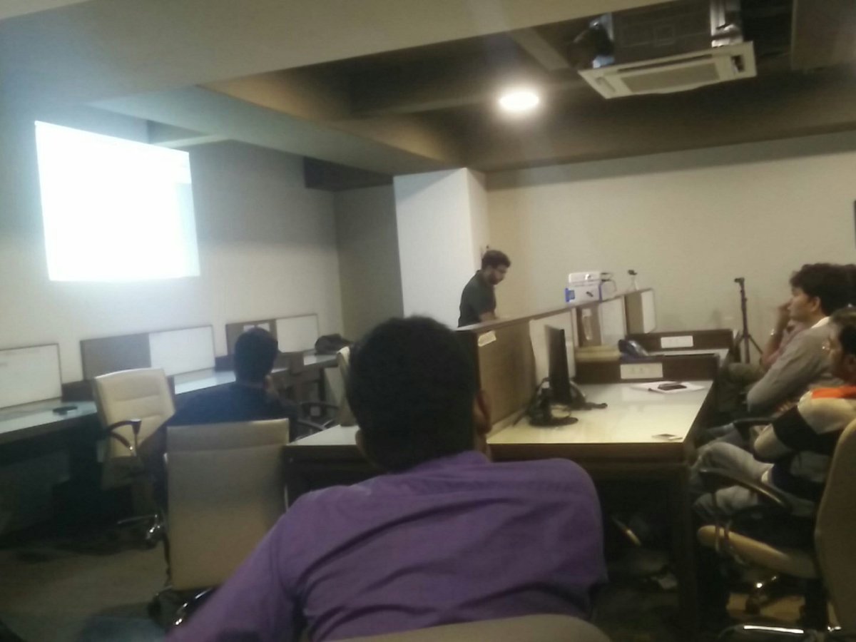 mehtadhaval07's tweet image. All eyes on #Kibana #AhmedabadJavaMeetup #elastic #meetup