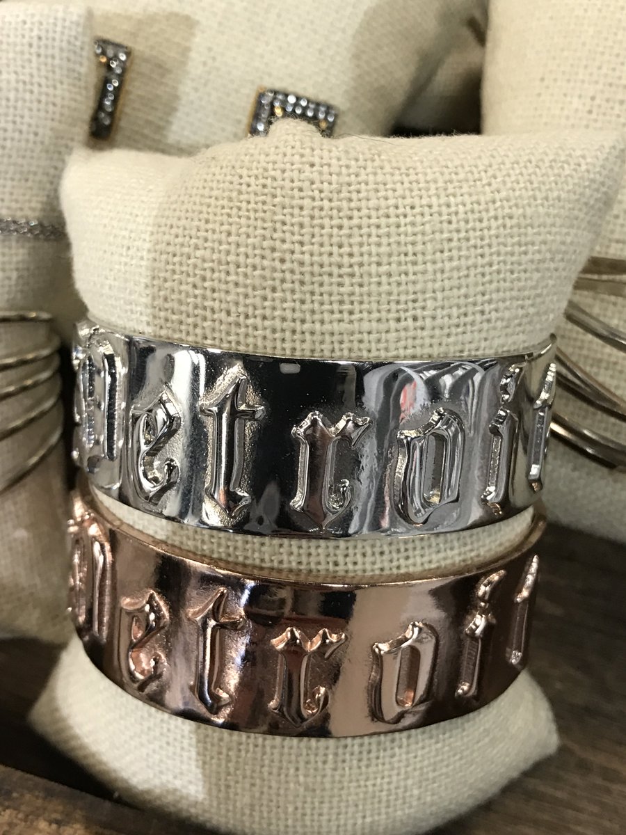 ashleyhcp's tweet photo. Representing!#Detroit #calibercollection https://t.co/pB1K20GHTS #armcandy https://t.co/YQOeemDOjK