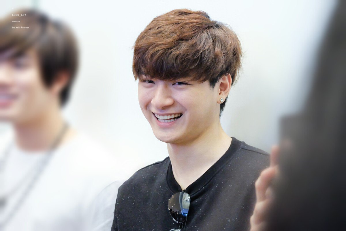 Auuu_ary's tweet photo. 170106 Krist @ GMM I love your smile 😊 @kristtps @krist_est #KristPerawat #SotusTheSeries https://t.co/cCT4lloYZx