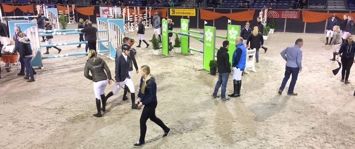 Parcours lopen voor de PMF prijs, finale 1.30m CSI1* <a href="/IndoorGroningen/">Indoor Groningen</a> Start om 15:15 #welkom #paardensport