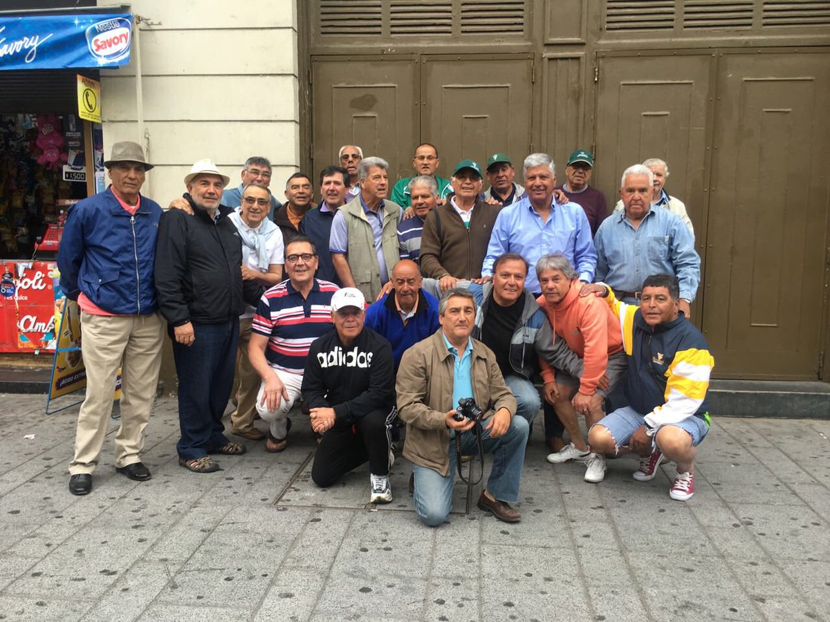JorgeCastroValp's tweet photo. Encuentro de fraternidad con uno de los mejores equipos de Valparaíso, los Panzer del 68 👏🏻.
¡Felicidades por sus 44 años! https://t.co/vLtck20nKM