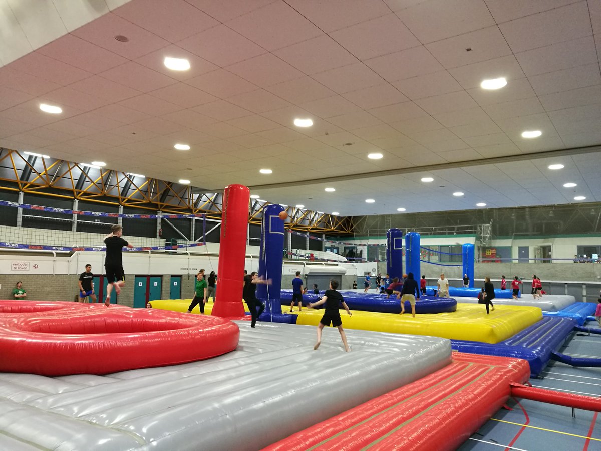 20 teams, 3 velden en veel spektakel! #Bossaball is hot in #Almere! <a href="/Bossaball_NL/">Bossaball Nederland</a> <a href="/SportAlmere/">Sport Almere</a>