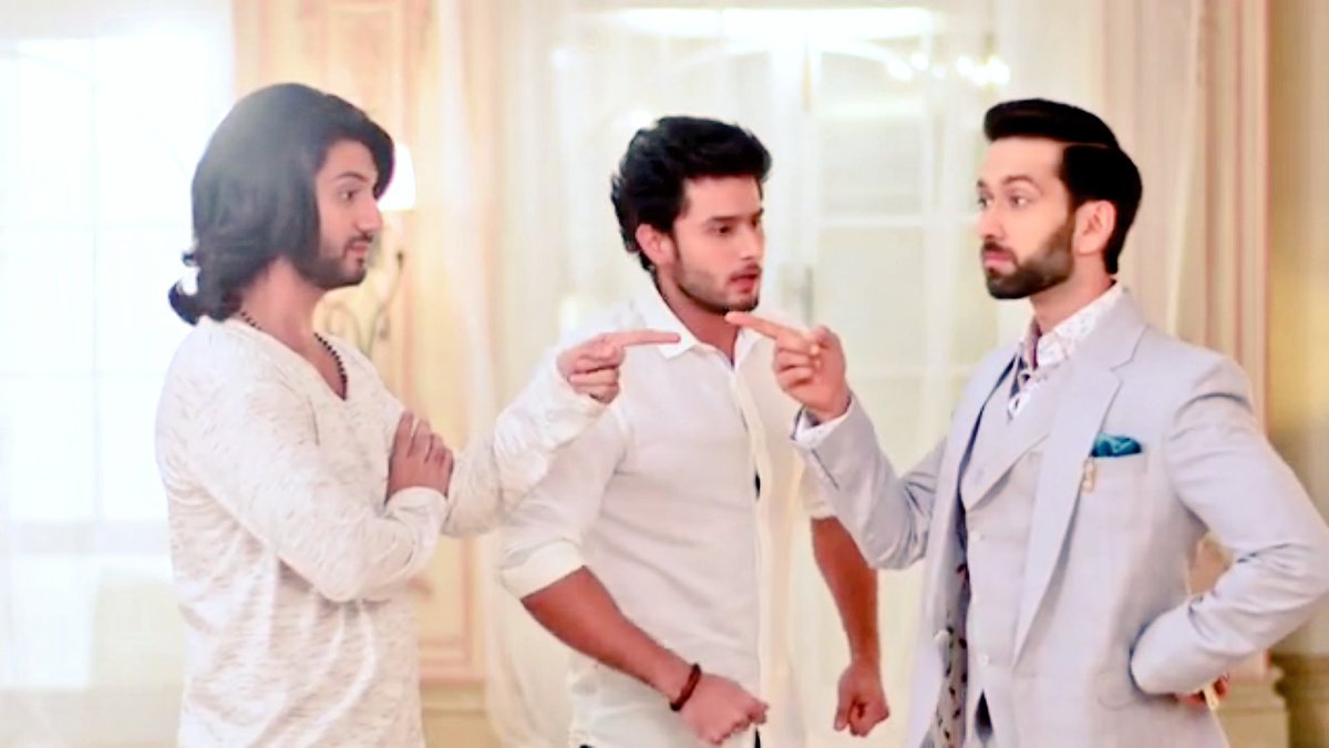 Minatweetsx's tweet photo. This scene was so CUTE😍 i always do 👉🏻 👈🏻 when i pinch or slap someone from behind 😂#ishqbaaaz #ShivOmRu #obros https://t.co/SBdtbxVivQ