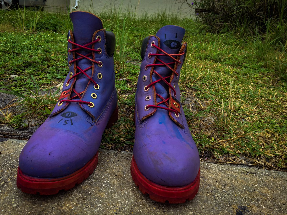 FrozenSaeed's tweet photo. We are huge advocates of wearable art ! 1 of 1 and hand painted https://t.co/3lDn5YRHGD