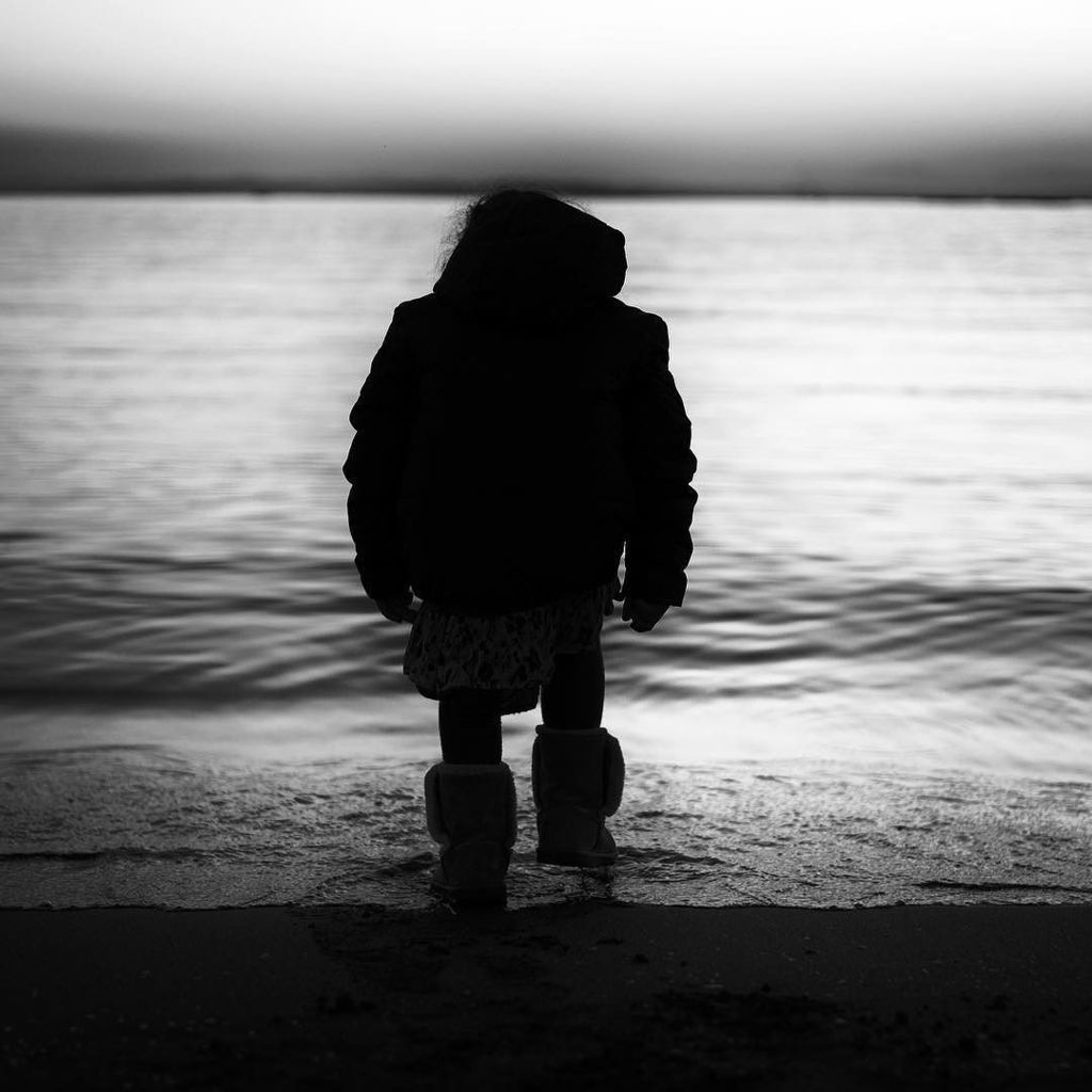 gpandehis's tweet photo. Don't get your feet wet!  #leicasl #35lux #leica https://t.co/1d6OtA72n0 https://t.co/CRkHQJJ96Y