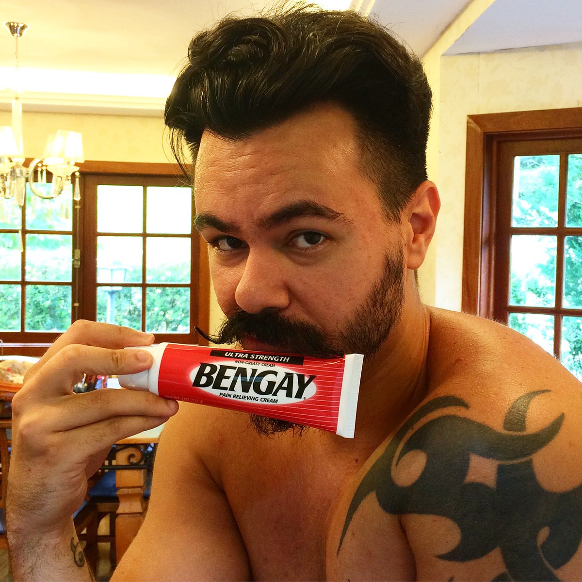 Doeu? Passa BENGAY: https://t.co/CguTU3TJiv