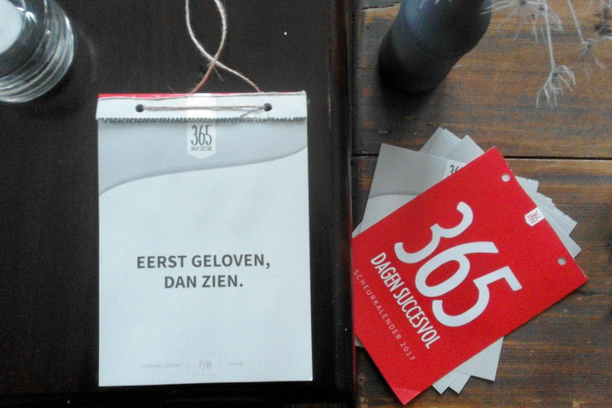 TineHRu's tweet photo. Ik zat bijna ín de houtkachel. Met pantoffels en een hete kop thee. En nog had ik het koud! https://t.co/ymuWcILizx @365dagensucces #dag7 https://t.co/8pU2jmmNia