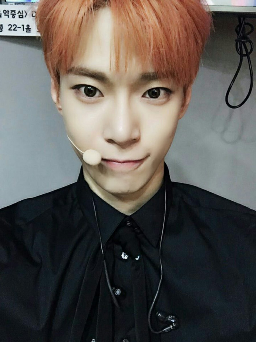 kmsjonghyun's tweet image. HE LOOKS SO GOOD