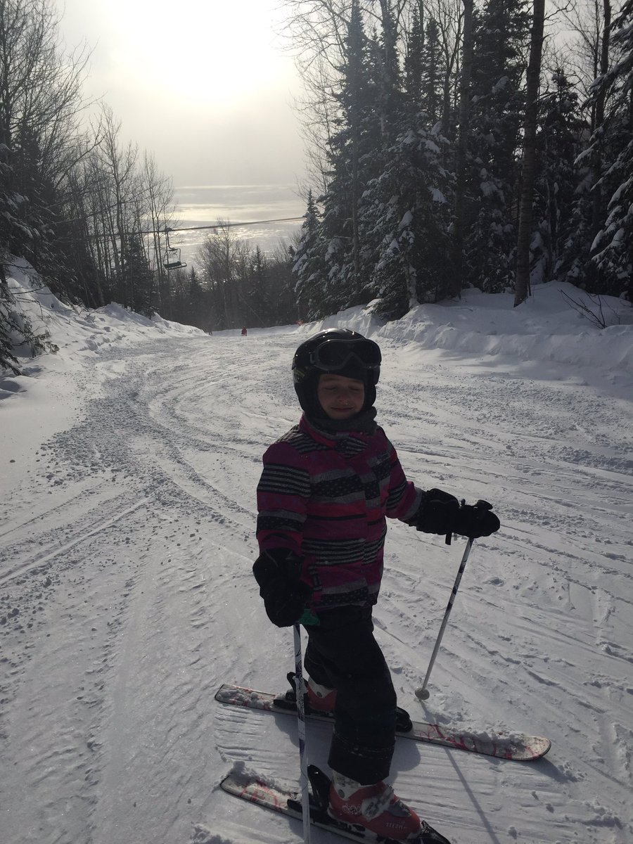 SRosamus's tweet photo. @Skeptic_j Je me suis arrêté au beau milieu de la descente, au Massif. Le ski c'est fini. Lets all commit suicide. #bestSnowEver https://t.co/kkss5t9x45
