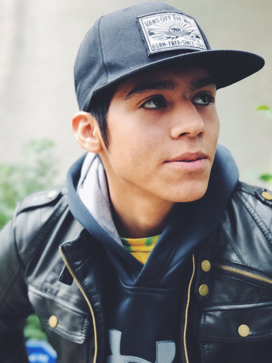 LiveAgainTX's tweet image. Happy birthday to our sexy guitarist Jose 😛😍💯👀🔥❤👌🏻🤘🏼