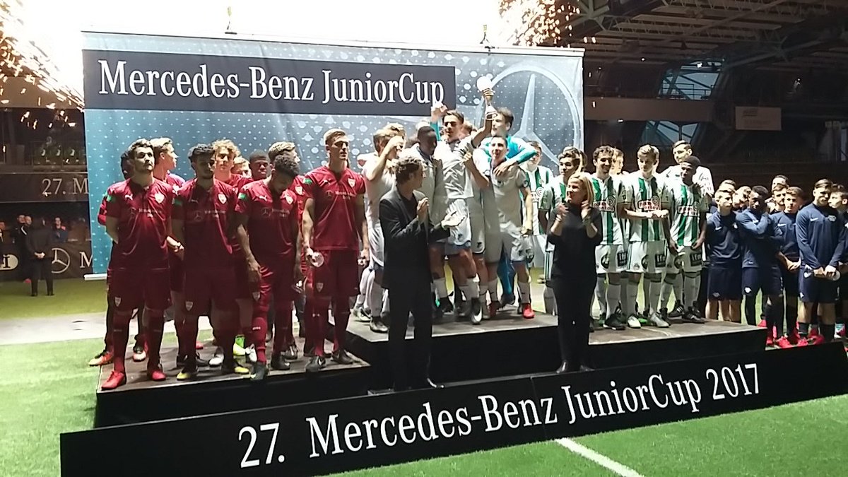jungundwild's tweet photo. Ein erfolgreicher 27. #MBJC17 geht zu Ende. 1. @achtzehn99 2. #VfBU19 3. @skrapid 🏅#jungundwild 💪 https://t.co/KzDk9suLri