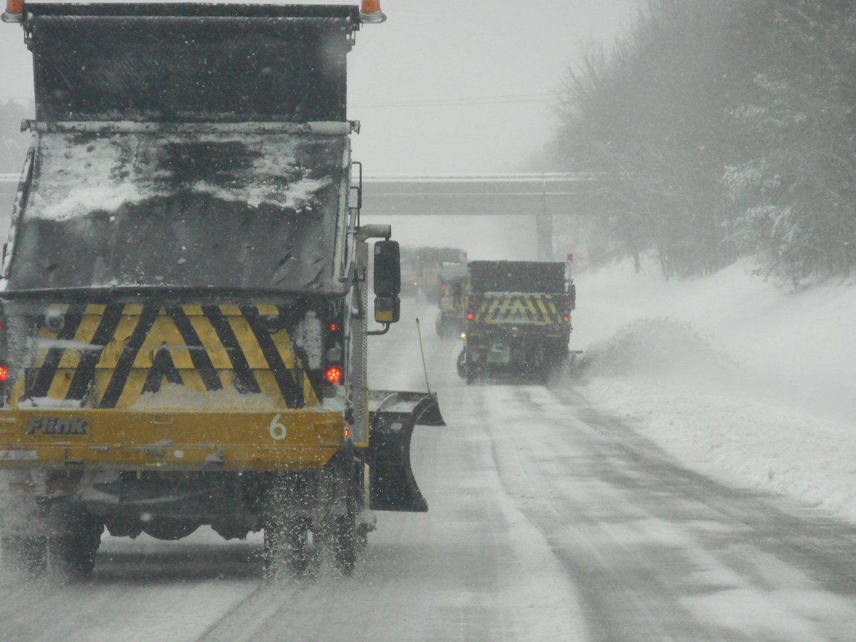 NCDOT_Triad's tweet photo. We're out here #NCDOT #moveovernc #Alamance #Guilford #Caswell #Rockingham #Orange #NCSnow #Stayhome #Staysafe https://t.co/6pgvQ5zUqt