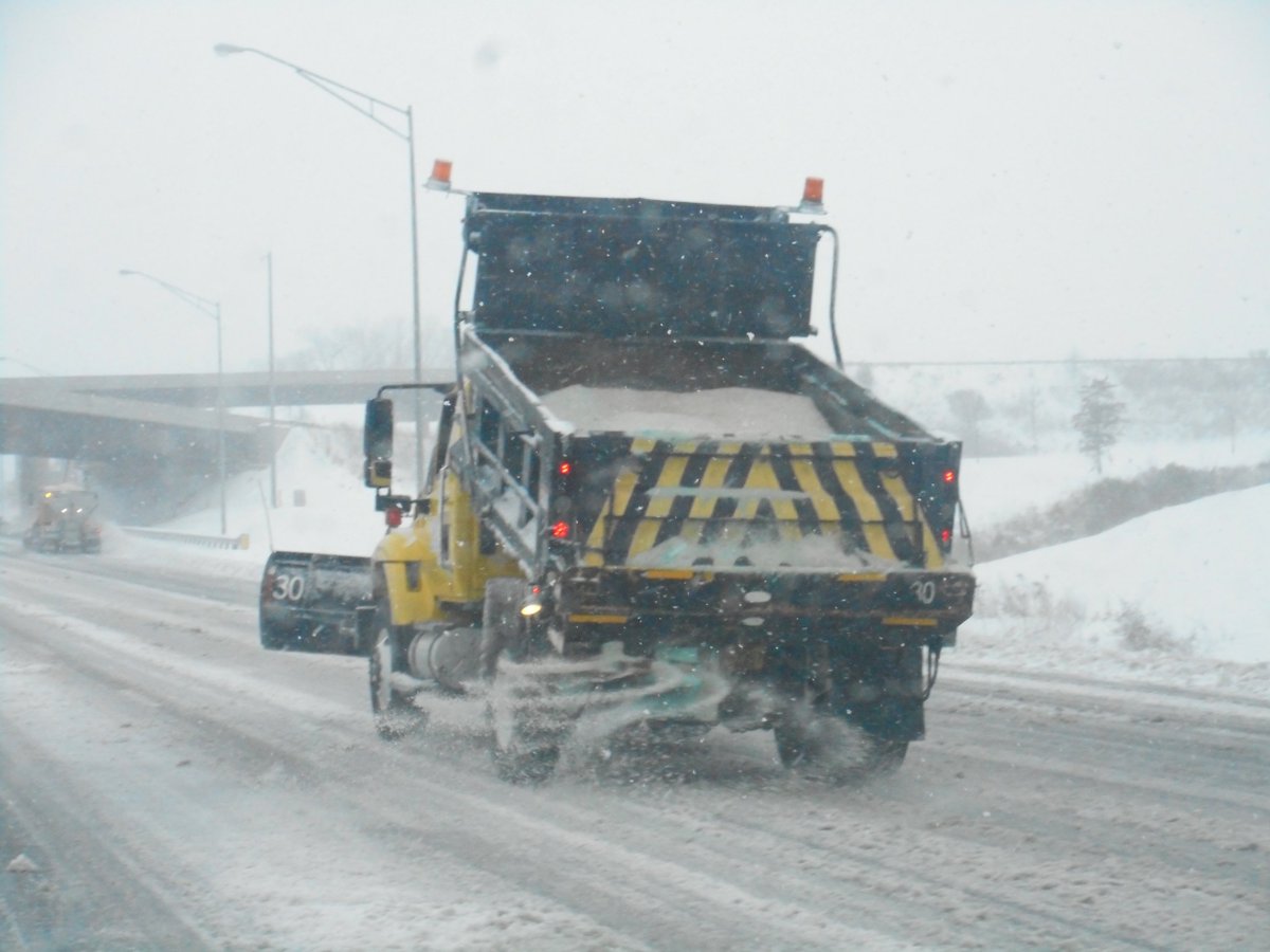 NCDOT_Triad's tweet photo. We're out here #NCDOT #moveovernc #Alamance #Guilford #Caswell #Rockingham #Orange #NCSnow #Stayhome #Staysafe https://t.co/6pgvQ5zUqt