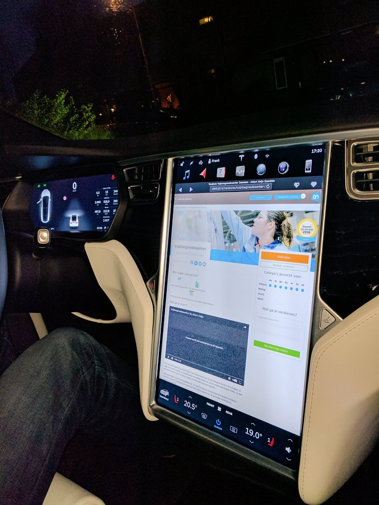 Endoublecom's tweet photo. Alle vakkenvullers kunnen ook vanuit een Tesla Model X solliciteren. https://t.co/DFdmpqYKNO en Tesla zijn dikke vrienden. #testlab https://t.co/63ZbMoA6GP