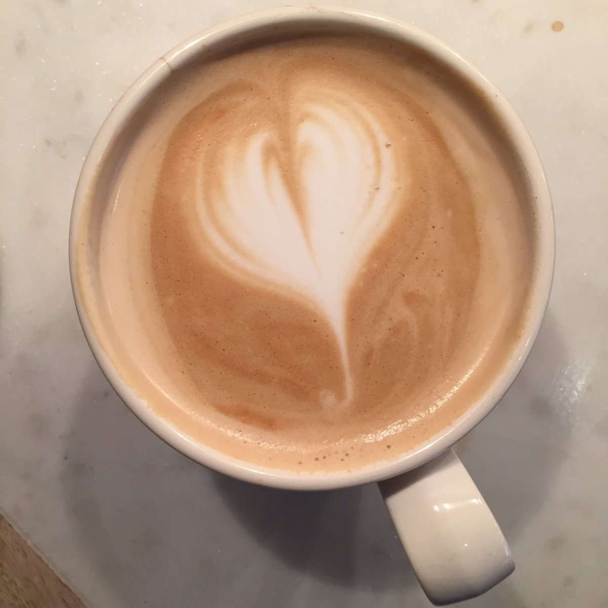 espressoperf's tweet photo. The force was with me this morning making my wife's latte, I almost never get it this symmetrical. It's gonna be a good weekend 👌🏼 https://t.co/vawP9DeXfb