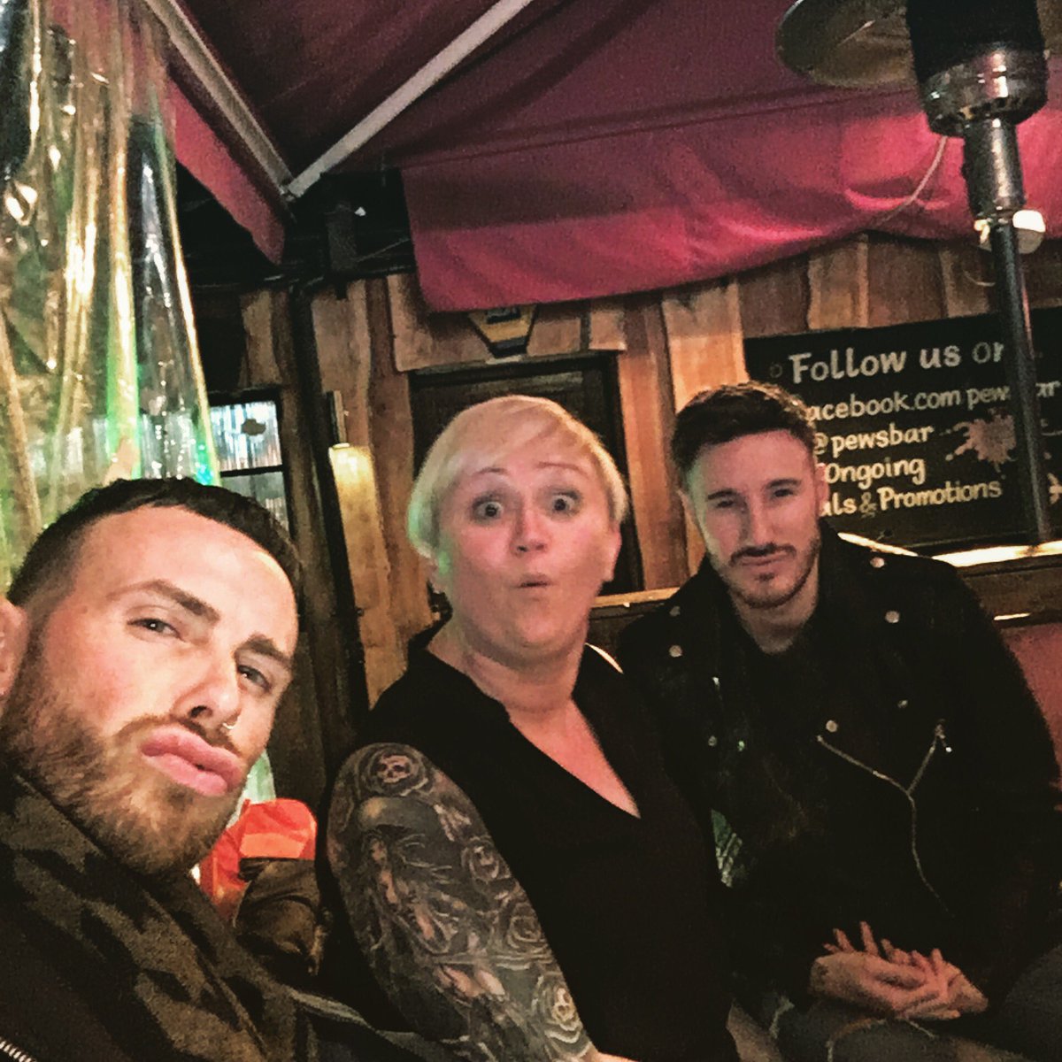 alex_h3nry's tweet image. When your gang just can&apos;t get it together!! #postitanyway #gang #love #boyfriend #littledrink #friends #guildford