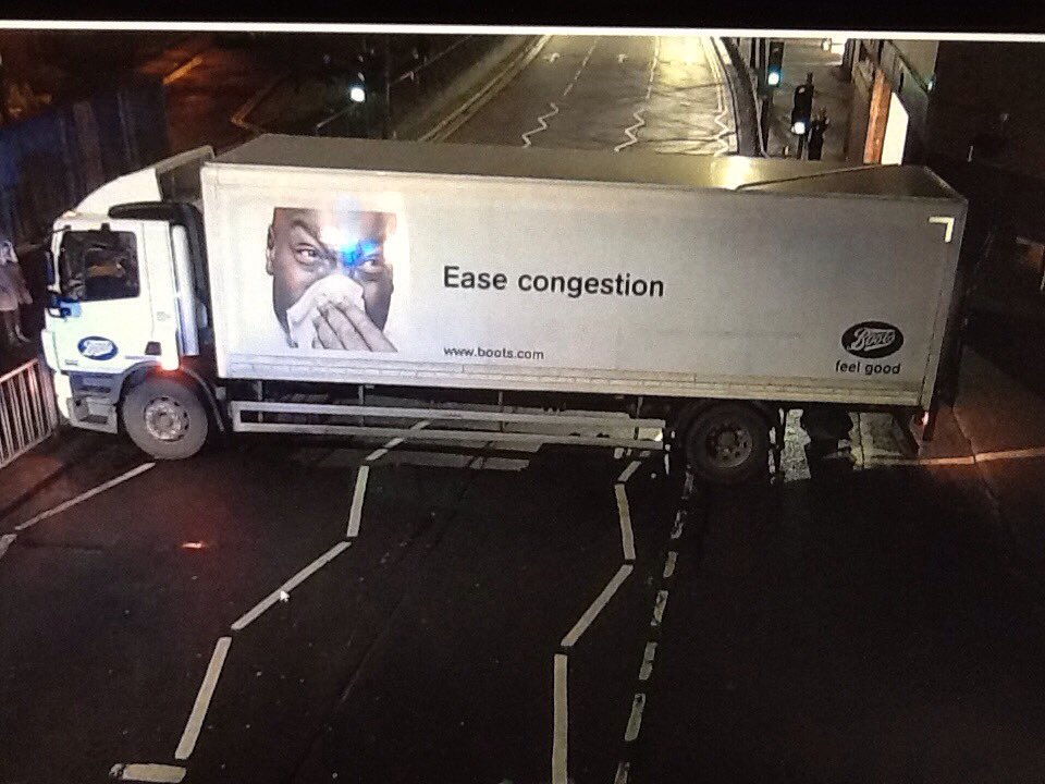 MPSSutton's tweet image. Unfortunately this lorry is doing anything but... 
Please avoid St Nicholas Way. Traffic very solid @Jackie_Travel