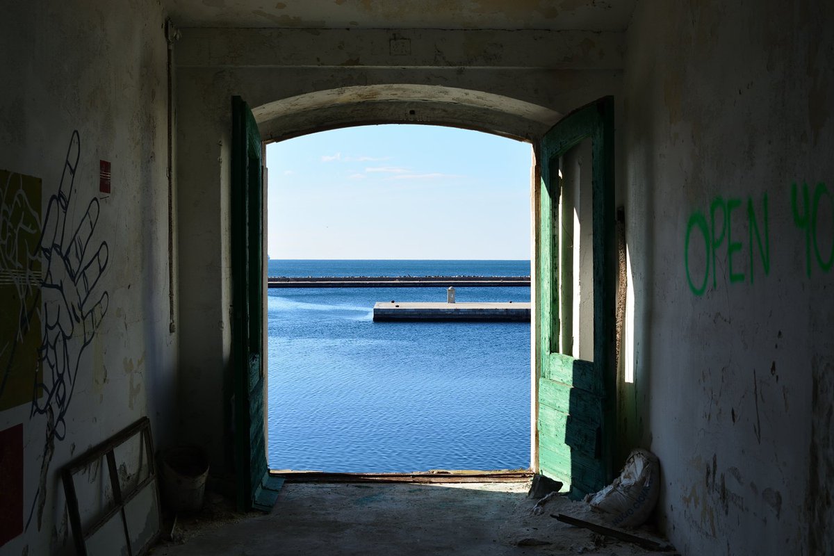 Amfortas's tweet photo. Le finestre del Porto Vecchio guardano verso il mare, passato, presente e futuro di #Trieste https://t.co/yYlunN5QyX