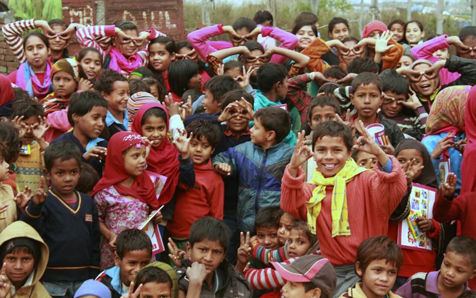 yfpeacei's tweet photo. Clothing drive at Rohingya Refugee Camp with @feedonmovement 

#Sangharsha #Youth4Peace #ShadesofPeace https://t.co/qHhxig7AlD