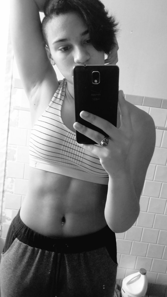 jonginbp's tweet photo. 💪 we getting there, we getting fit  💪 #teamminiabs #exolselcaday https://t.co/BmKVJ9WcgD