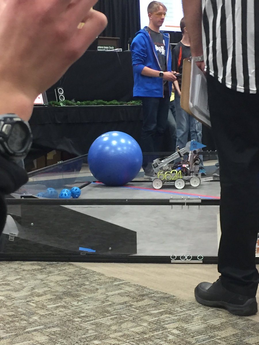elcrobotics1's tweet photo. Official match 1 just got over and we did better! Our bot moved around this time! https://t.co/2N0PPFOx75