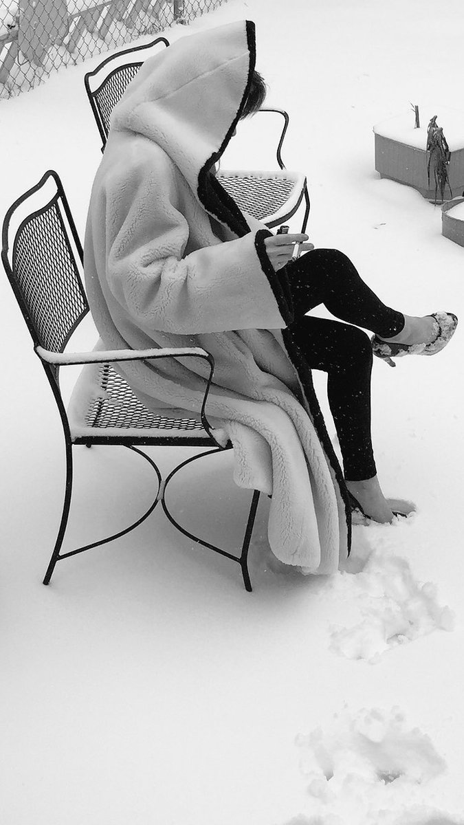 GodIsHaeley's tweet photo. Was gonna do a shoot with the show but nah it's COLD and I might break an ankle. Just gimme gimme gimme 🌀💅🏻👑✨ #Findom #Goddess #WinterGod https://t.co/mu4pXELnfX