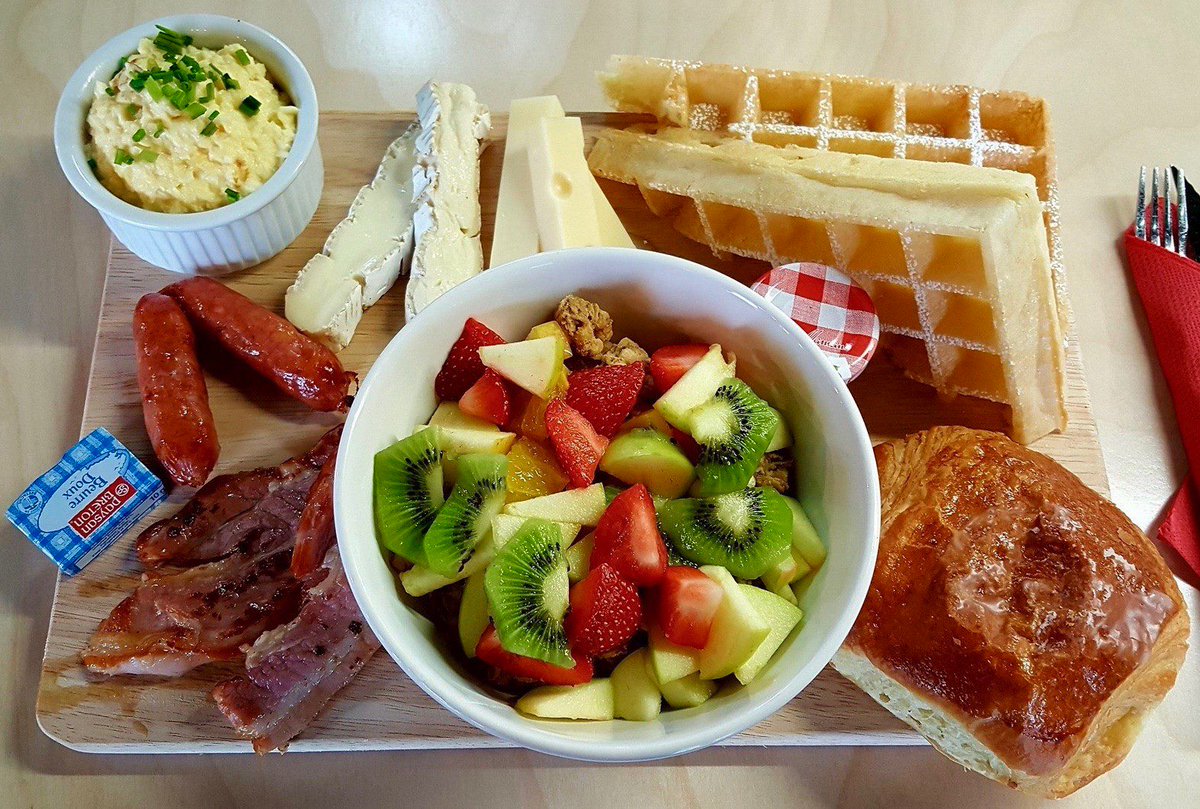 fabcafeSXB's tweet photo. Les dimanches on BRUNCHHHHH🍴😋 #fabcafeSXB #strasbourg #foodie #brunch #fabcafe #healthy #eatinstrasbourg #fruits #gaufre #food #eat https://t.co/TGLhrraput