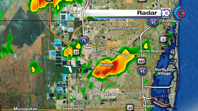 Showers developing in N. Miami-Dade, heavy rain now in Hialeah #Flwx https://t.co/LKFUYrz5Tl
