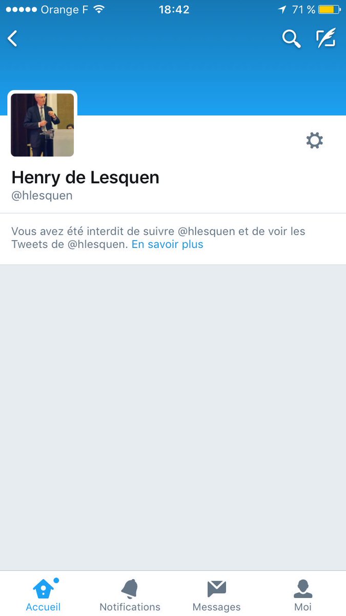 BouhDeTapis's tweet photo. Choquée et déçue😂 @hlesquen m'a bloqué quoi. Je vais aller m'enfermer dans ma case pour le reste de la soirée #congoide #racaillecosmopolite https://t.co/DGFHytgaYn