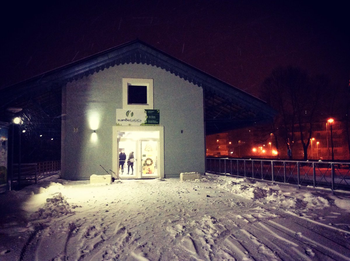 TimisoaraPinto's tweet image. 😍 #stazione superiore di #potenza #andiamoafarelaspesa #neve #machefreddofa #chemeraviglia #mydream #lemiefoto #freddopolare