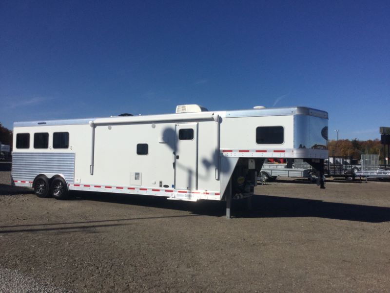 trailersaler's tweet image. 2017 Sierra 3H with 14' LQ and slide out.  $62,995 #horseshowlife  #livingthedream #livingquarterstrailers