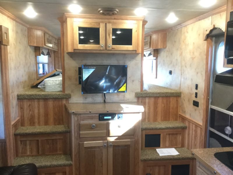 trailersaler's tweet image. 2017 Sierra 3H with 14' LQ and slide out.  $62,995 #horseshowlife  #livingthedream #livingquarterstrailers