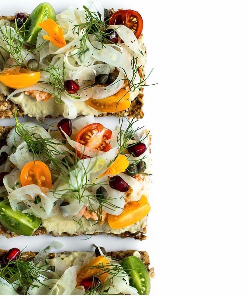 MatthewKenney_'s tweet photo. Walnut Zucchini Flatbread. Hummus. Muhamarra. Fennel. Tomato. By #mkculinary student @bor… https://t.co/6wjrt8hsqN https://t.co/iAPNLilC5Z