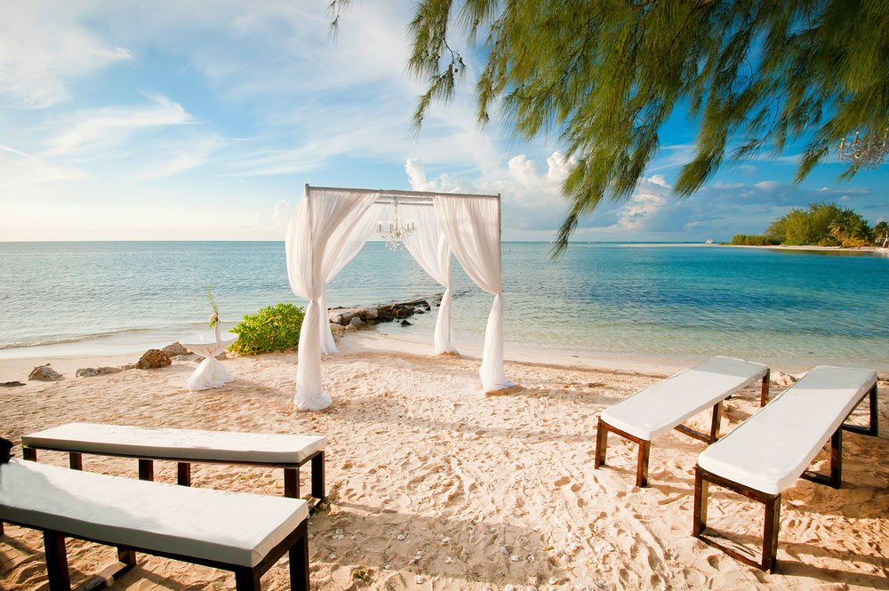 PassengerPicks's tweet photo. Cayman the Wedding Destination @ResatSeafire #weddings #caymanislands #oceanbride https://t.co/zk3A0fSSIK