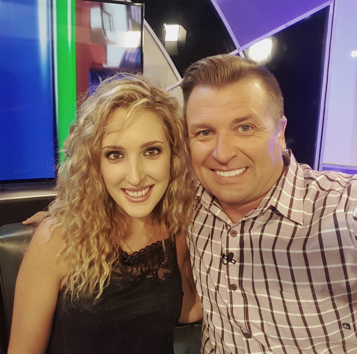 Pieter_Koen's tweet image. @Jukebox_kykNET @HaileyClarkHC @kykNETtv Kuier en gesels sM